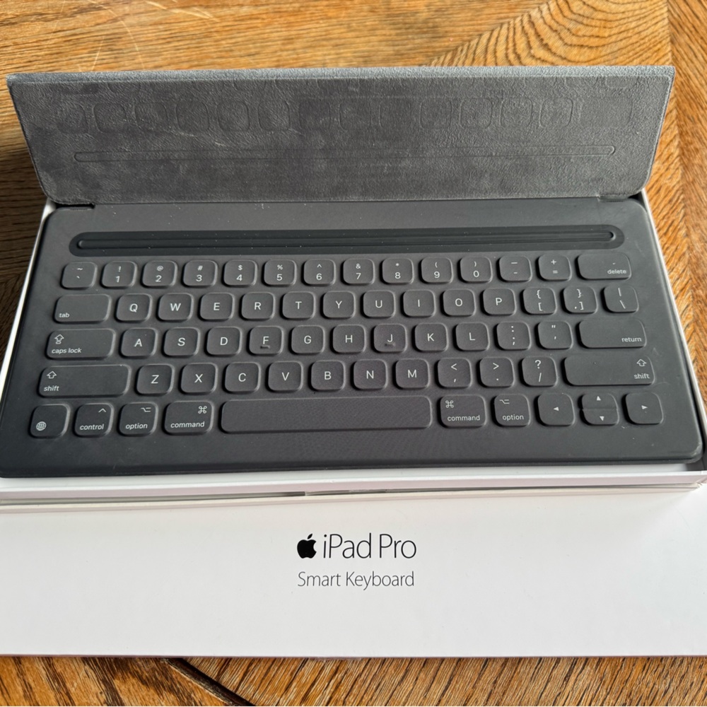 Apple iPad Pro Smart Keyboard - Black